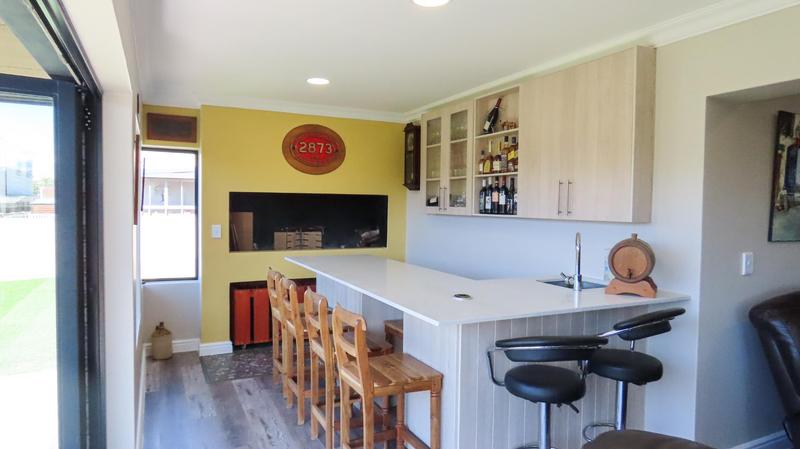5 Bedroom Property for Sale in Reebok Western Cape
